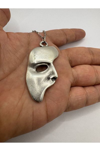 Herşey Nota The Phantom of the Opera Unisex Necklace – Artistic Design with Mask Figure and 60 cm Chain