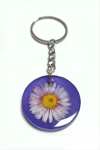 Enseb Daisy Epoxy Keychain