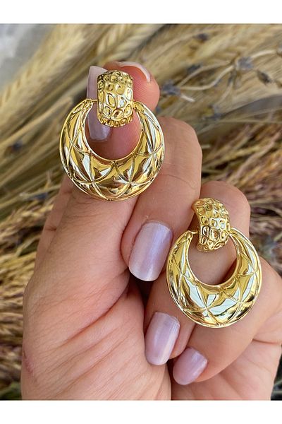 Lucios Zarra Nail Earring with Golden Craftsmanship