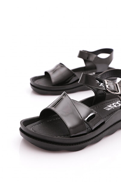 DGN 1700-159-22Y Women's Cross Strap Ankle Sandals