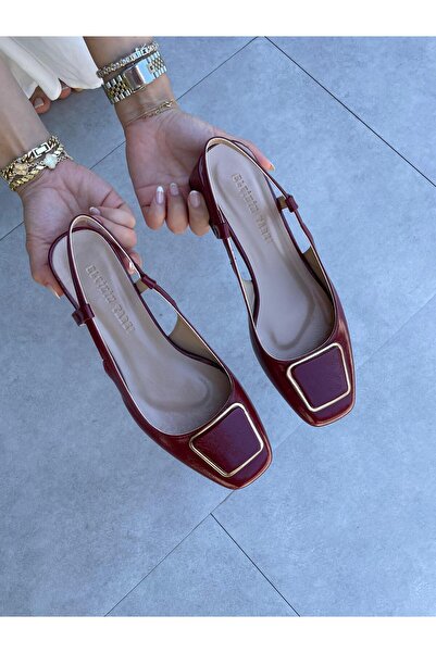 Elvinin Tarzı حذاء دورا بكعب مزين بإبزيم بلون الكرز