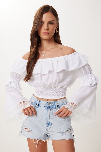 Happiness İstanbul Women's White Carmen Collar Flounced Crop Linen Blouse Bv00146