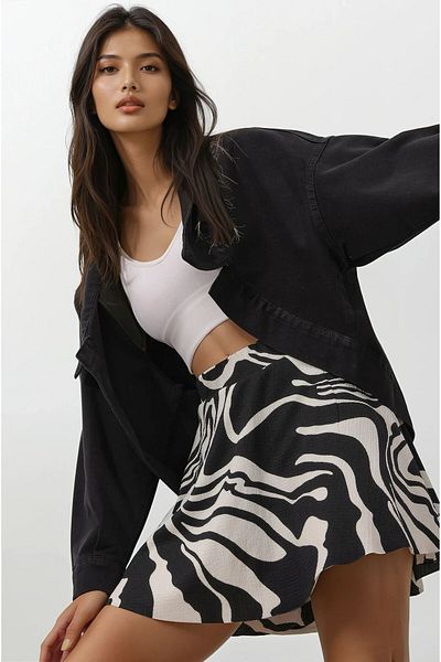 Trend Alaçatı Stili Dámská černá oversize košile oválného střihu s límečkem Crop Jean bunda ALC-X9821