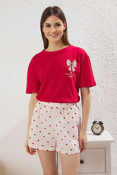 Trendyol Collection Gestricktes Pyjama-Set mit roten Kurzschluss-Shorts aus Baumwollband THMSS25PT00395