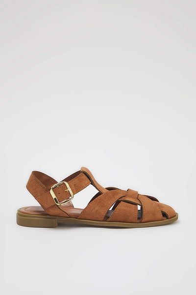 TRENDYOL SHOES Tan Suede Flat Sole Kulaté Toe Dámské sandály TAKSS25SD00059