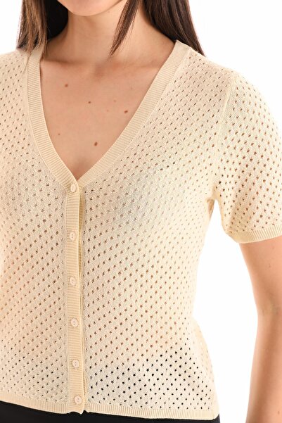 Barbara Baileys Bej Kısa Kollu V Yaka Düğmeli Kadın Bluz