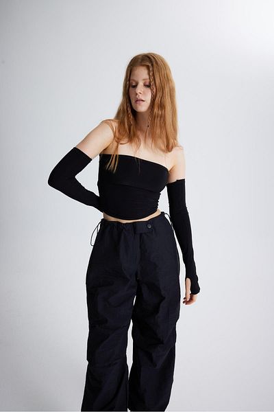 HOLLY LOLLY Strapless Smooth Blouse with Split Sleeves Black