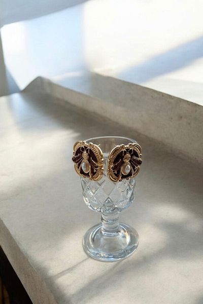 stravis Enameled Pearl Bee Earrings