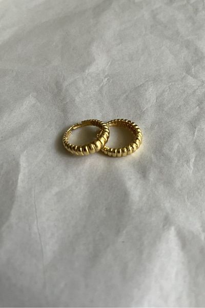stravis Gold Color Thin Curved Ring