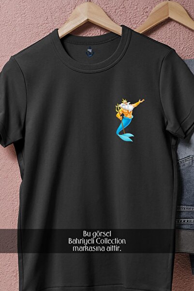 bahriyeli.jpeg oversized Μπλουζάκι Unisex με σχέδιο τσέπης με την Αριέλ Κινγκ Τρίτον, τον Σεμπάστιαν, την Αιθένα και την Αιθένα