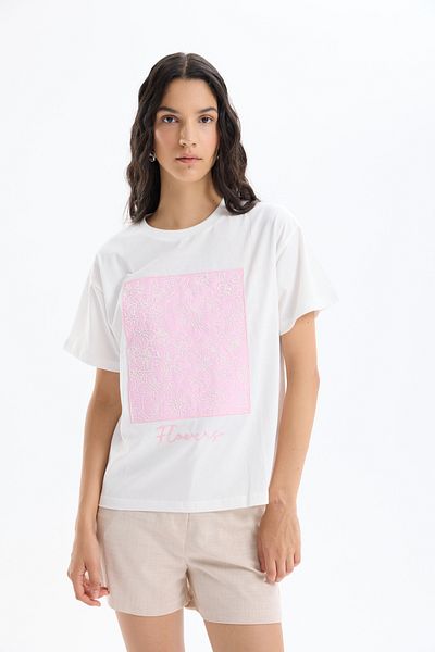 Quzu Block Detailed Floral Embroidered T-Shirt Ecru