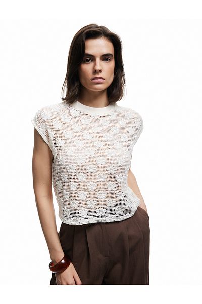 Koton X Melis Ağazat - Sleeveless Crew Neck Openwork Floral Crochet Blouse