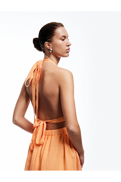 Koton Viskon Boyundan Bağlamalı Sırt Dekolteli Halter Yaka Uzun Elbise