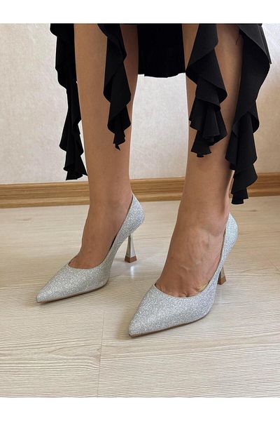 DERİ KABUSU Slim Heel Gold Detailled Heel Shoes 223