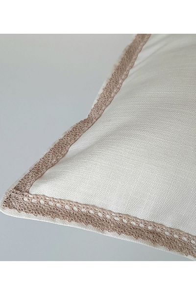 Fabric by Gülçin Βαμβακερή μαλακή βαμβακερή μαξιλαροθήκη με κρεμ χρώματος καφέ βιζόν με δαντέλα