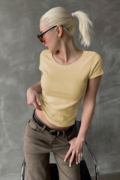 Madmext Γυναικείο μπλουζάκι Basic με κίτρινο φαρδύ γιακά Mg2293