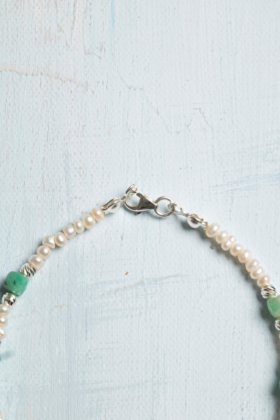 Deniz Doğal Taş Sertifikalı Zümrüt ve İnci Doğal Taş Bileklik – Saflık ve Bereketin Zarif Uyumu