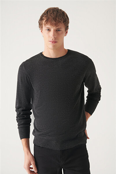 Avva Anthrazitfarbener Strickpullover mit Rundhalsausschnitt und Wollmischung für Herren E 005013