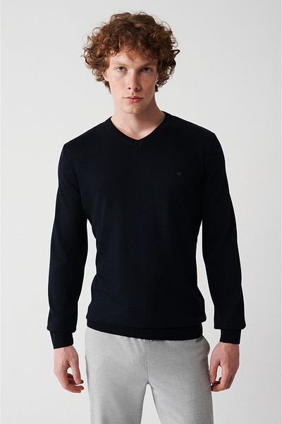 Avva Marineblauer, nicht pelzender Strickpullover mit V-Ausschnitt für Herren E 005003
