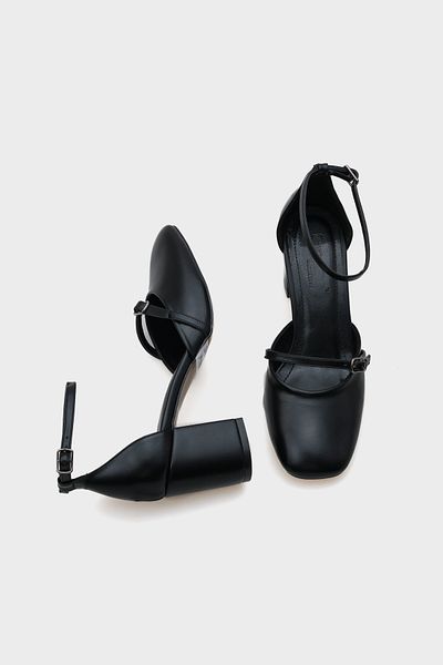 Capone Outfitters Дамски обувки Sasha със среден ток и двойна катарама на глезена