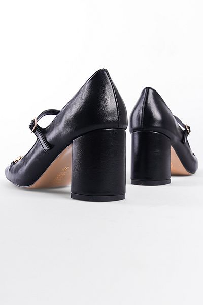 Capone Outfitters أحذية نسائية - كعب متوسط، أشرطة وإبزيم