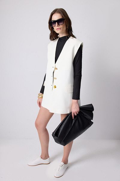 Touché Privé CREPE VEST WITH BUTTON DETAIL