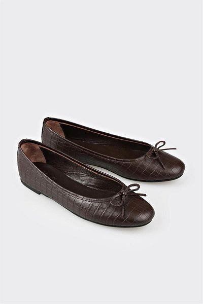 Elle Shoes حذاء كاجوال نسائي من الجلد البني