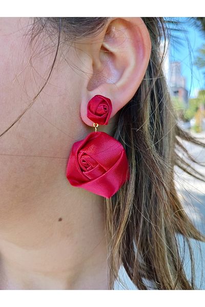 mos&more 1 Pair Stylish Gold-Tone Heart & Red Rose Dangle Earrings