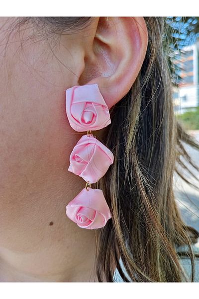 mos&more 1 Pair of Stylish Gold Tone Heart & Pink Rose Dangle Earrings