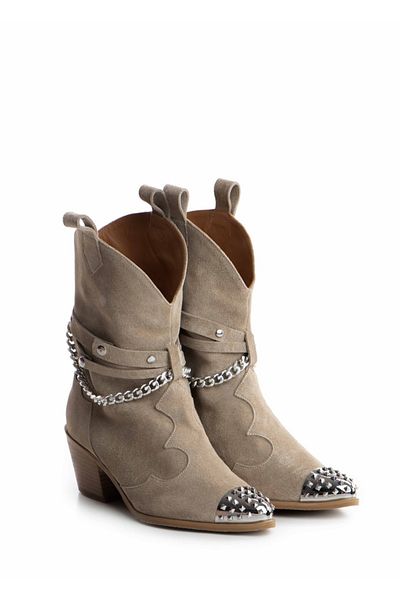 Vanilla Days Aryan nude suede sandal with silver accessories
