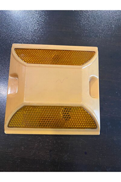 2M زر الطريق البلاستيكي