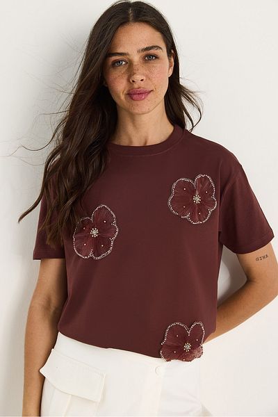 Bianco Lucci Crew Neck Short Sleeve T-Shirt with Floral Accessories 60602060