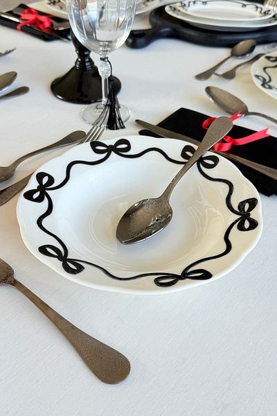 porselenden Bow 4 Pieces Off White Premium Porcelain 23 cm Pit Plate Set Black Ribbon Pattern Dinner Plate