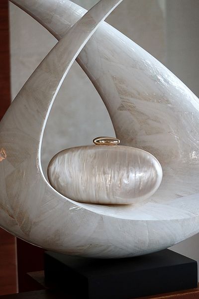 Moom Bag Γυναικεία τσάντα ώμου μπεζ ακρυλική αλυσίδα
