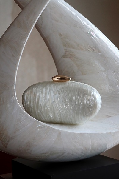 Moom Bag حقيبة كتف نسائية بسلسلة من الأكريليك