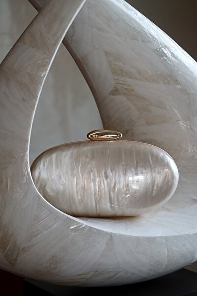 Moom Bag Women's Beige Acrylic Chain Shoulder Bag