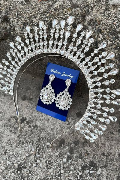 Hobigram Michaelle Silver Bridal Henna Crown Special Occasion Accessory Women's Crown and Drop Shuttle Earrings Set