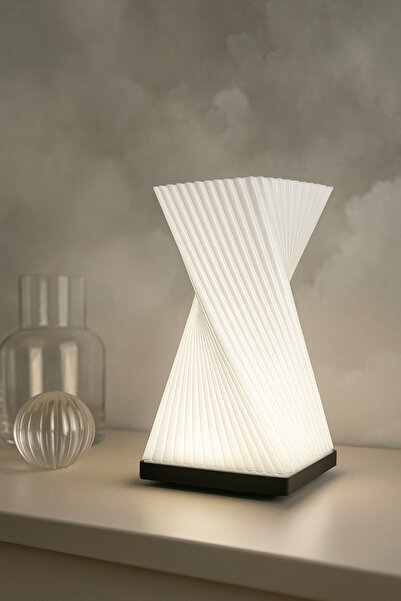 Universal Modern Spiral Tasarımlı LED Masa Lambası – Şık Enerji Tasarruflu Işık Kaynağı