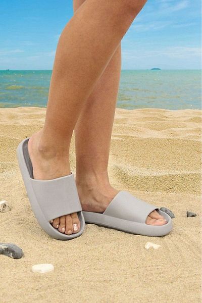 pengu Summer Beach Pool Bathroom Non-Slip Unisex Slippers