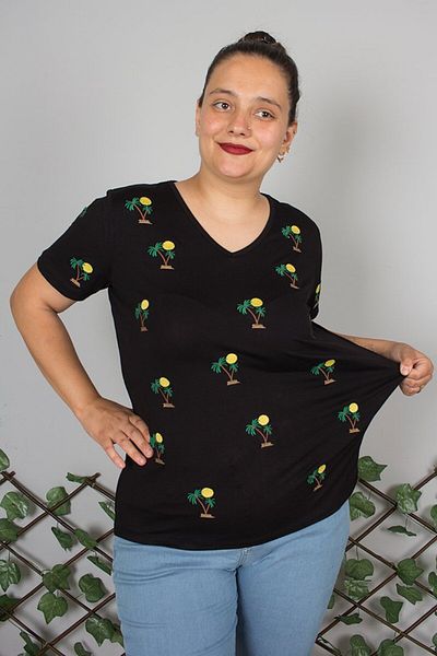 Truva XXL Embroidered V-Neck T-Shirt – Stylish and Comfortable Option