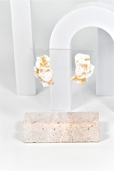 NARRU NARRU handmade earrings, floral, white and gold, Linda 04