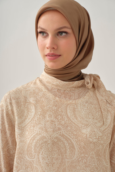 Tuğba Şal Desenli Fular Yakalı Bluz - Bej
