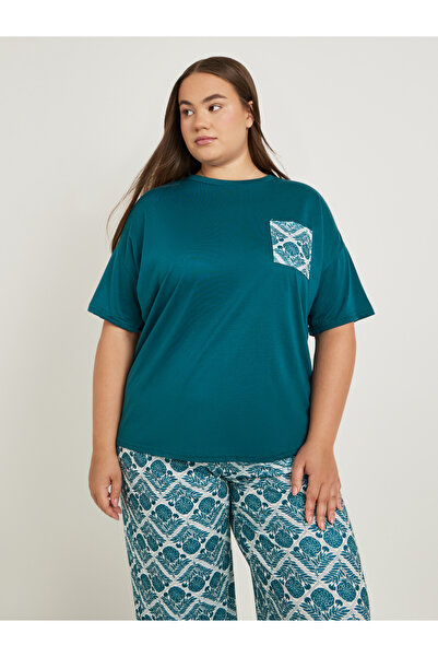 Styli Plus Size Round Neck T-Shirt and Pyjama Set