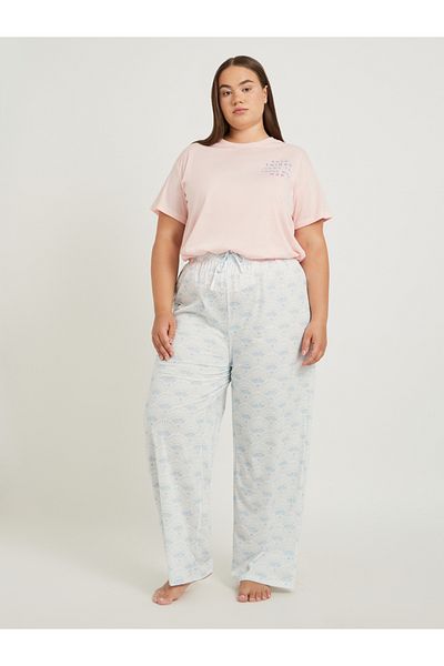 Styli Plus Size Slogan Print Ruffle Hem T-Shirt and Pyjama Set