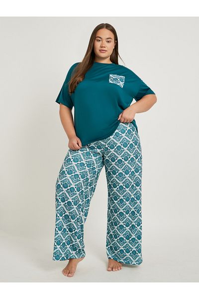 Styli Plus Size Round Neck T-Shirt and Pyjama Set