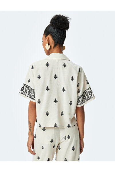 Koton Viskon Etnik Desenli İşlemeli Kısa Kollu Oversize Crop Gömlek