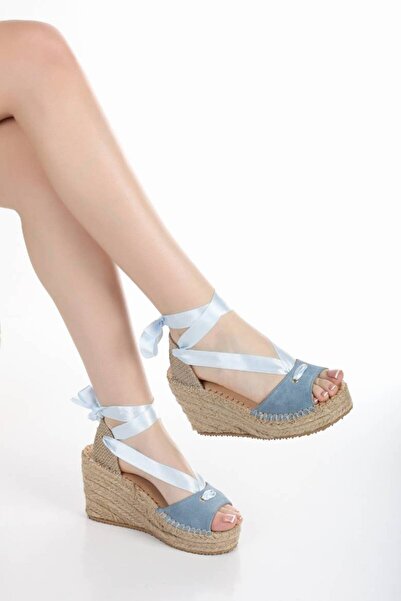 inyola صندل نسائي من الجلد الطبيعي بنعل عريض 6324