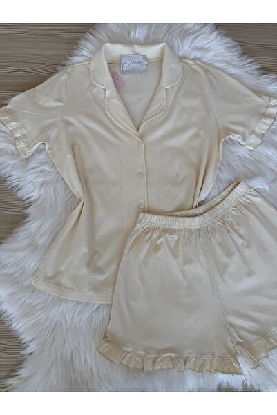 Pijamacs Ekru Pamuklu Kol ve Paça Fırfır Detaylı Kısa Kol Önden Düğmeli Şortlu Pijama Takımı