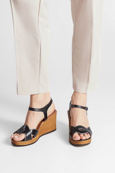 LASOCKI woman sandal 5905588563235 Brown