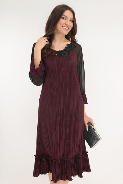 Vanessa Line RO Elegant dark blue dress with embroidery at the neckline